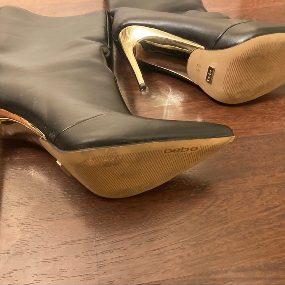 Worn black faux leather wirh gold heel BCBG style vanilla size 8.5 - Picture 2 of 2